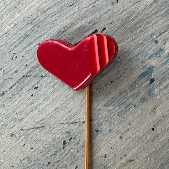 Pretty little gold stick pin with dark red heart, great Valentine’s Day gift - Picture 2 of 10
